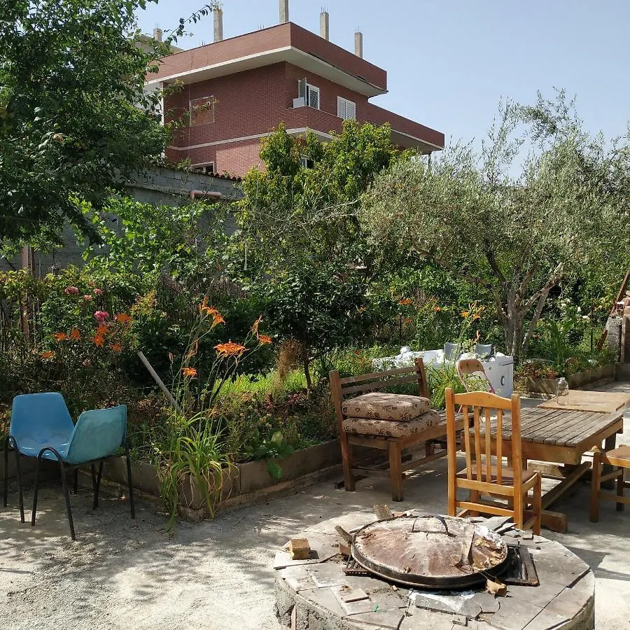 Spacious House With A Big Garden And Fire Pit Villa Tirana