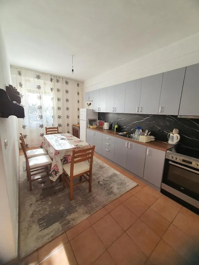 Spacious House With A Big Garden And Fire Pit Villa Tirana